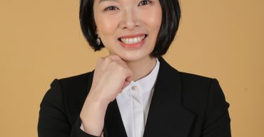 Giám đốc đối ngoại Minh Hạnh